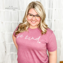 Graphic tee in mauve color with Be Kind saying