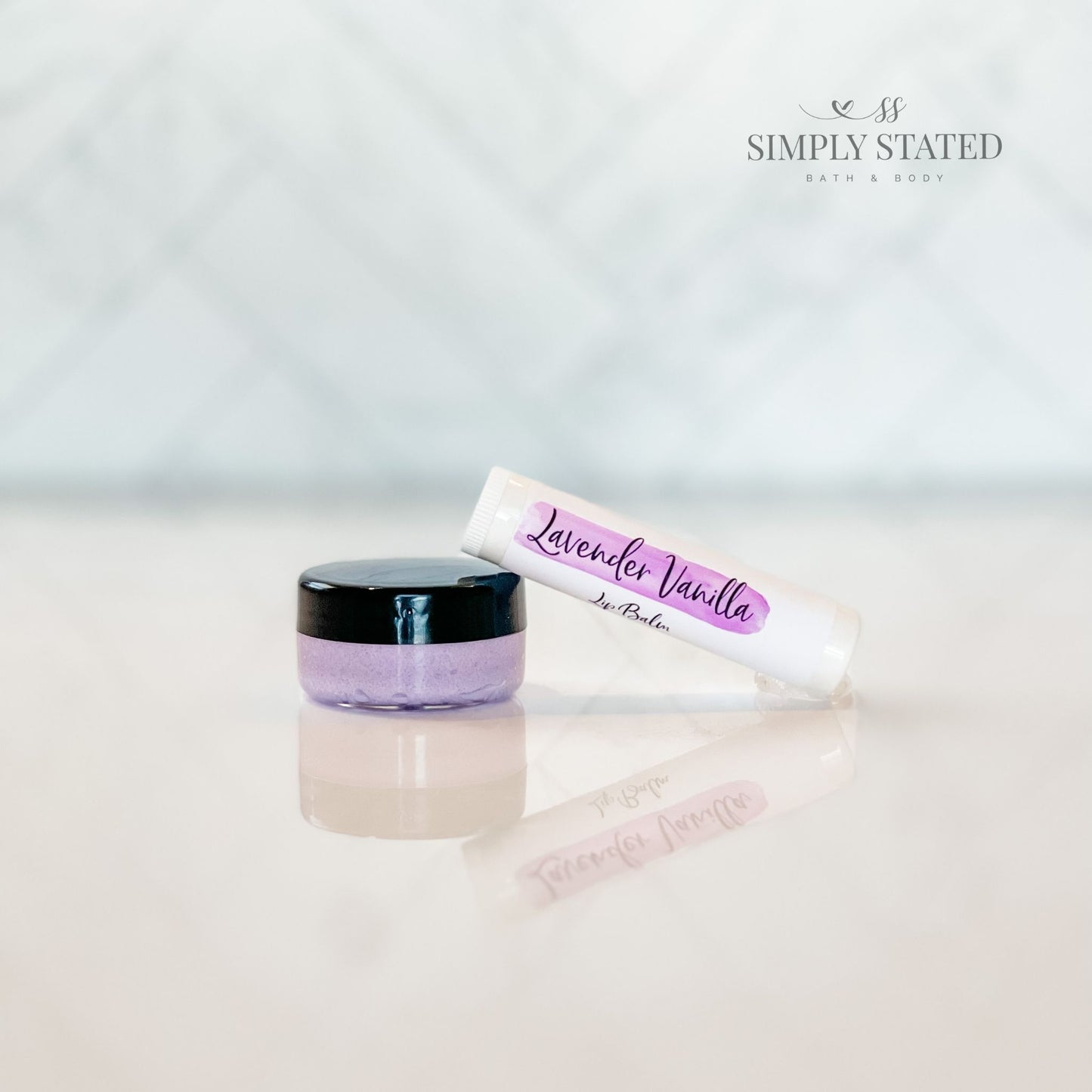 Lip Duo Lavender Vanilla flavor (color lavender)